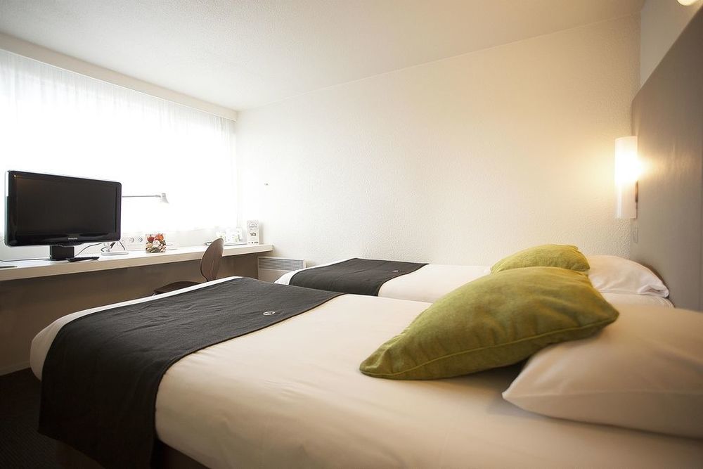 Campanile Vire Hotel Room photo