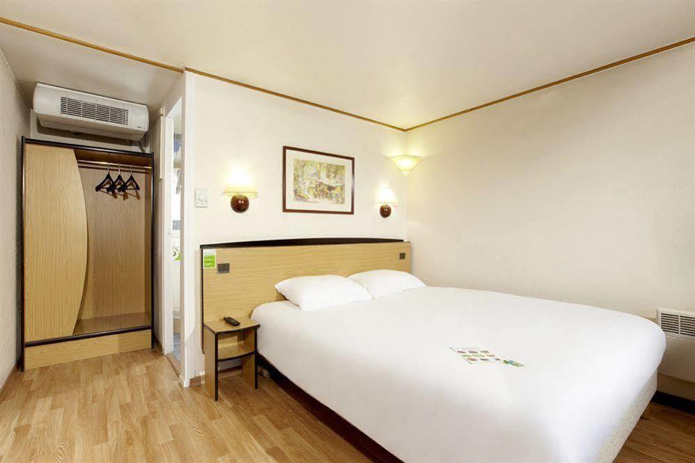 Campanile Vire Hotel Exterior photo